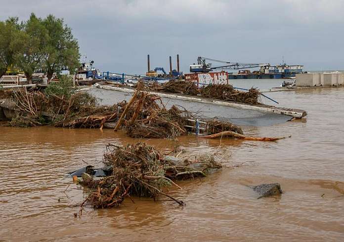 Πήλιο: 70χρονος ναυτικός σώθηκε κάνοντας μακροβούτι από το πλημμυρισμένο του σπίτι